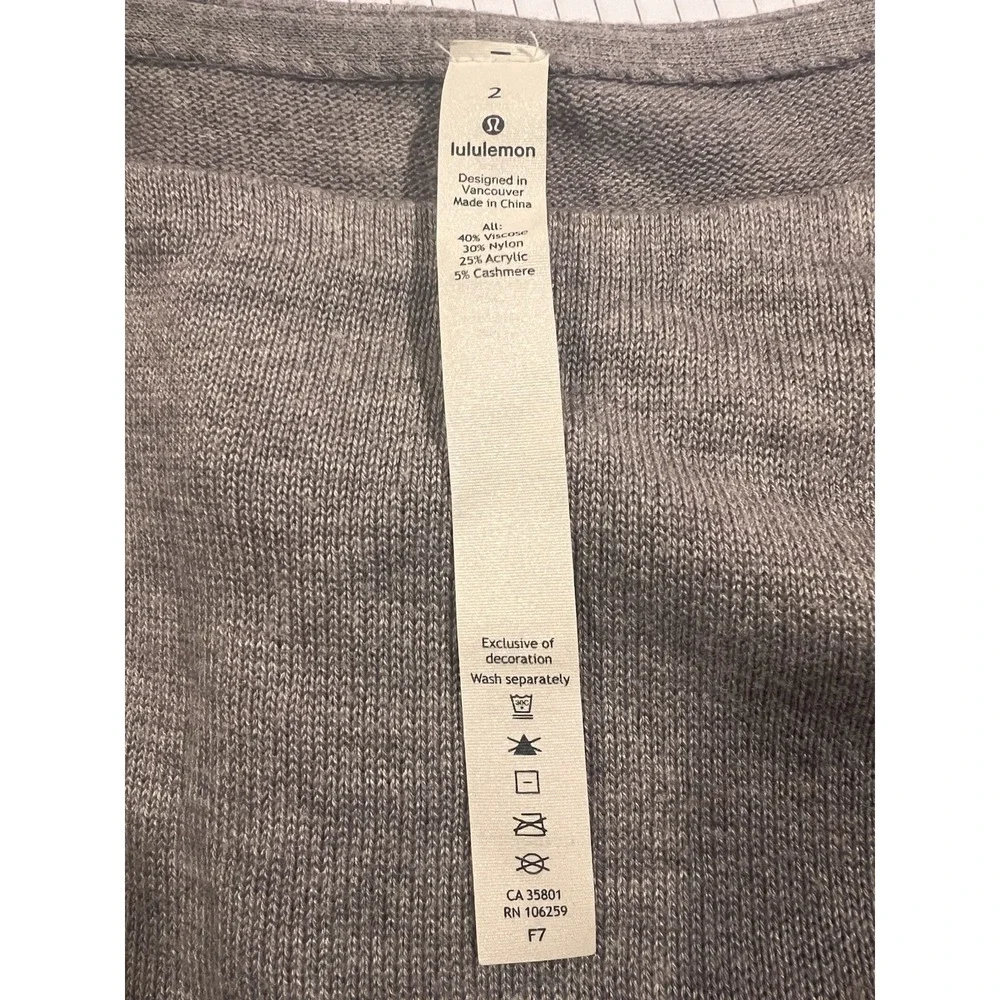 lululemon Women's Sweater Size 2‎ Gray